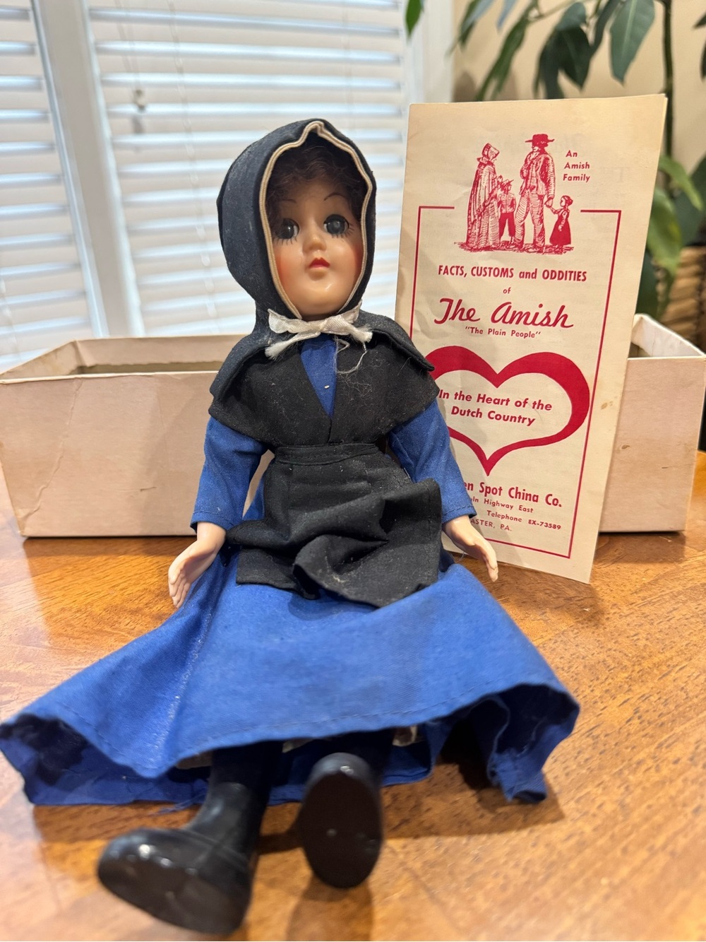 Vintage Amish Lancaster Doll in Amish Clothing